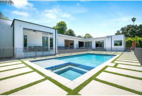 Woodland Hills Modern Dribble Den